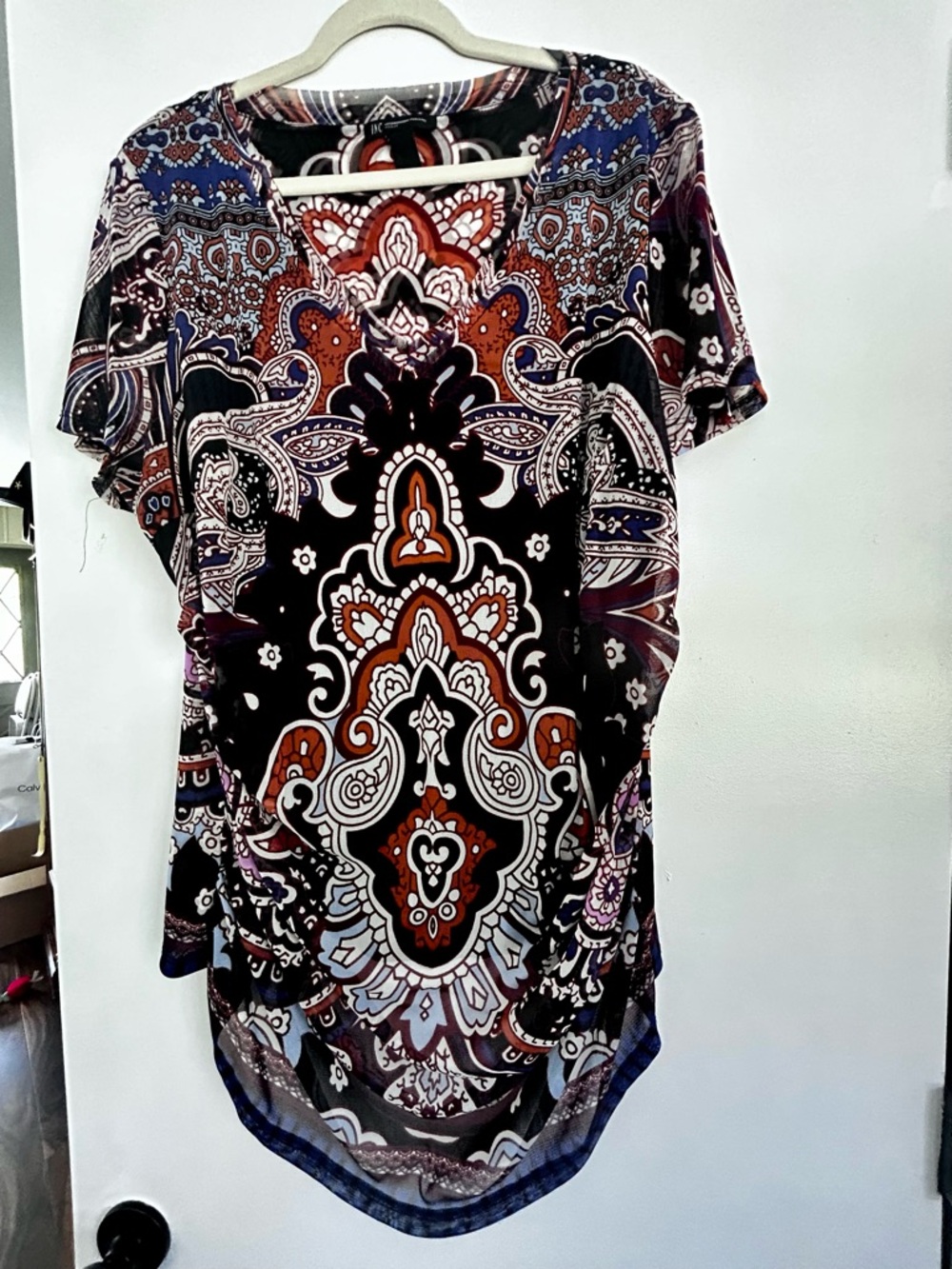 INC International Concepts Black & Rust Paisley V-Neck Short Sleeve Top